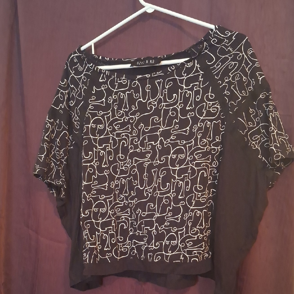 Ozai N Ku Black and White Line Art‎ Blouse